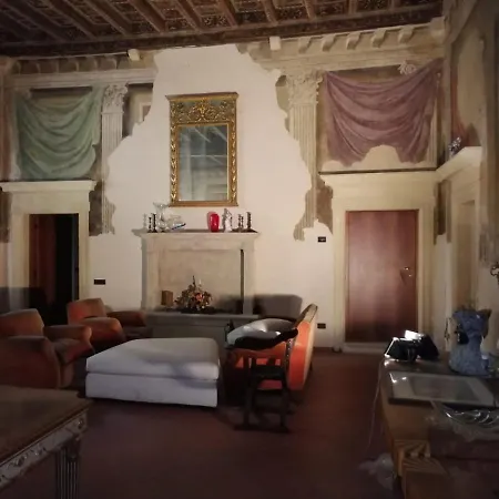 Palazzo Rinascimentale Con Affreschi *